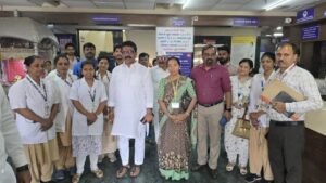 Deputy Mayor Parshuram Wadekar Visits Hospitals in Bopodi and Aundh Road Areas